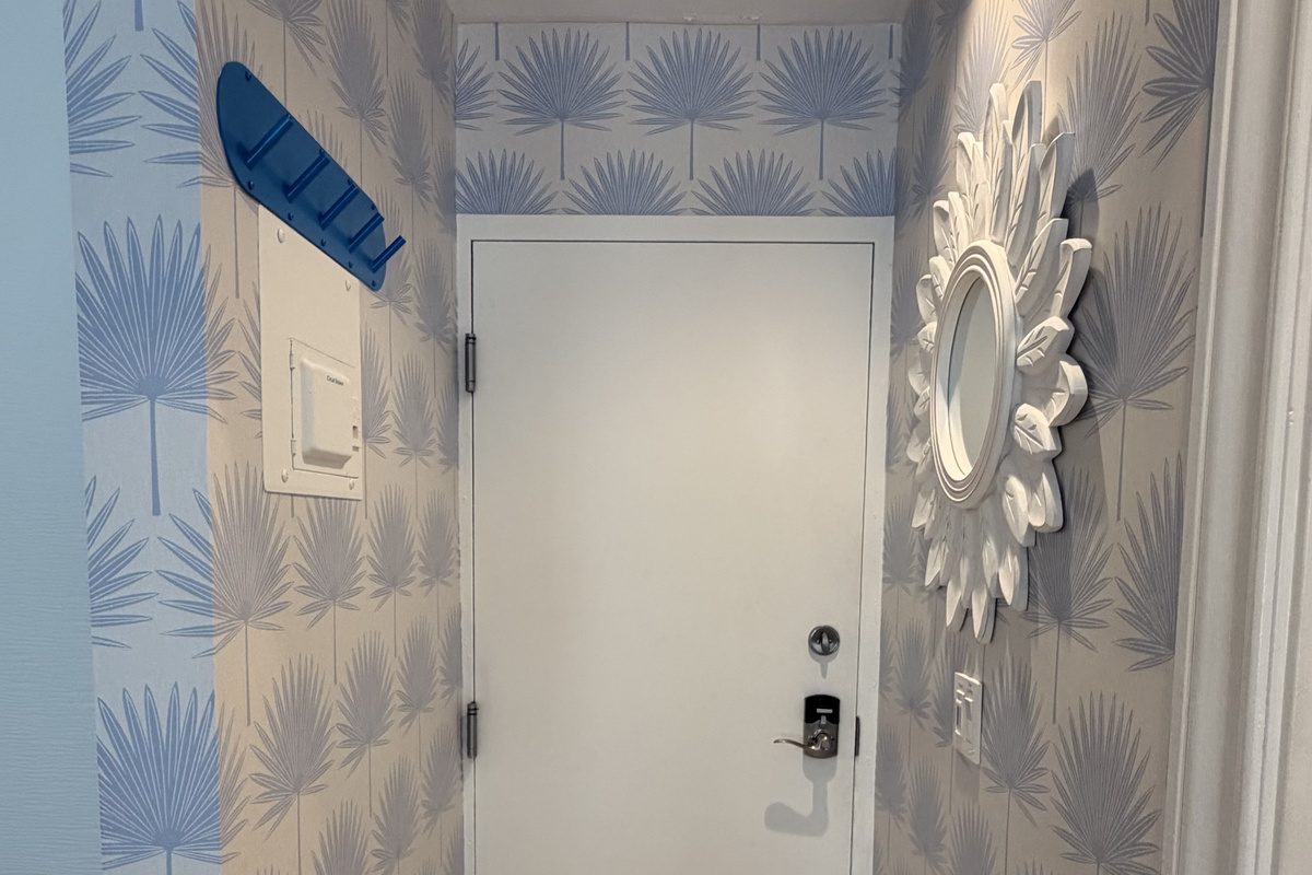 Welcome to your new home away from home.  Hooks for a quick hang for shopping bag or whatever you need.