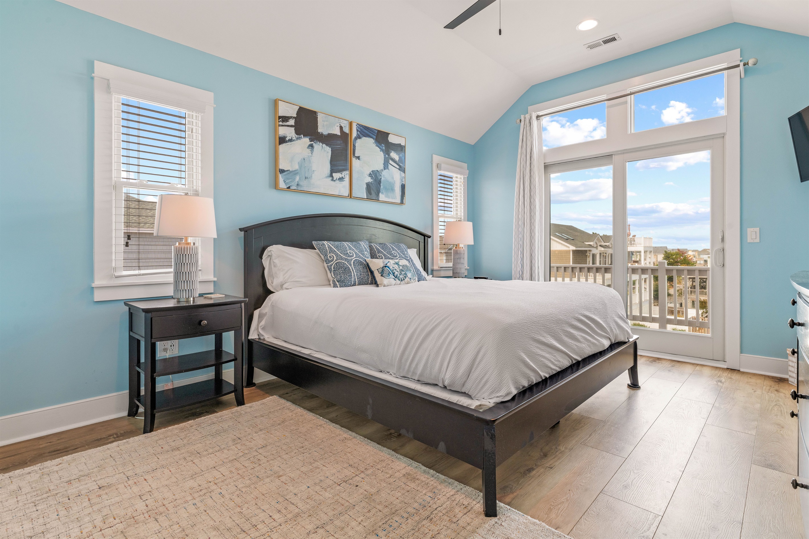 3rd floor Master bedroom with en-suite bathroom