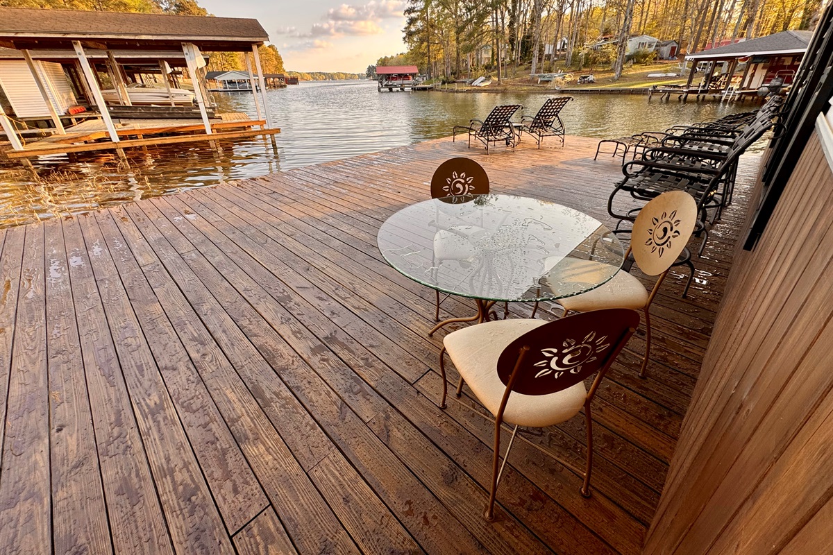 Coffee and breakfast area on the water