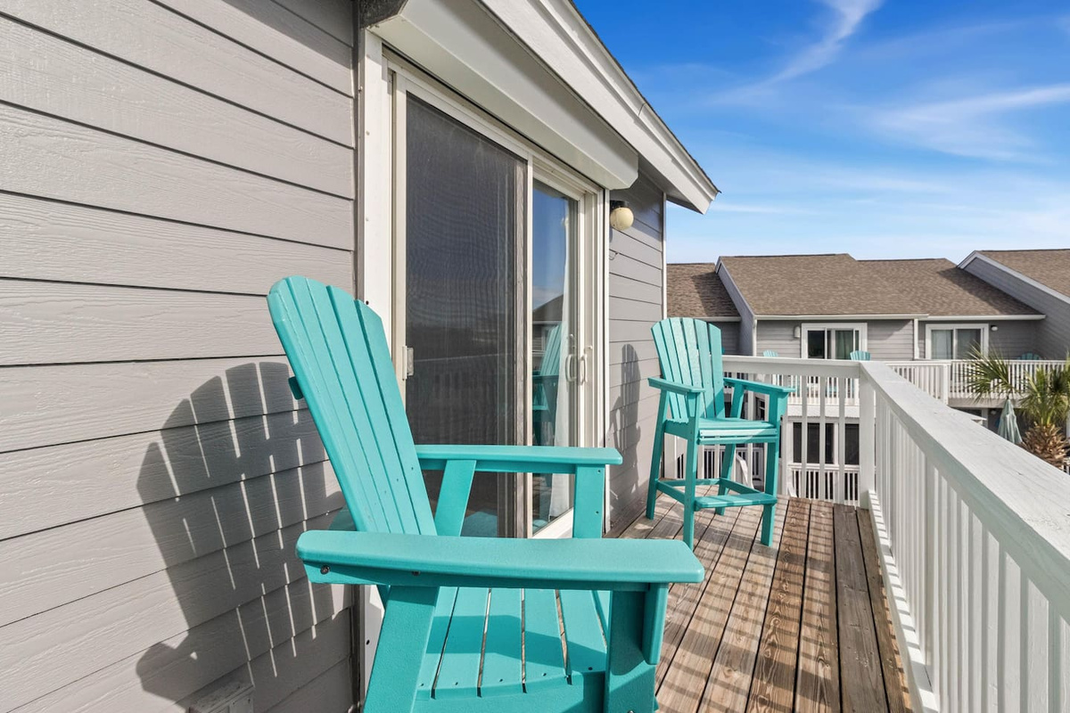  Park yourself in an Adirondack chair, face the Gulf, and do nothing for a while &mdash; this deck is your reserved front-row seat.