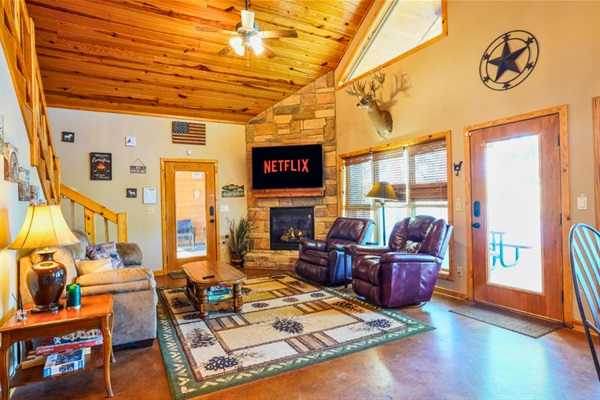 Vaulted great room with Smart TV, fireplace & comfortable seating for movie nights.