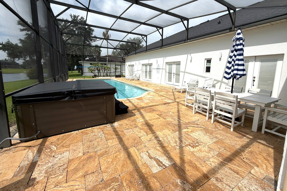 Large Stunning Pool with a real Hut Tub overlooking the lake