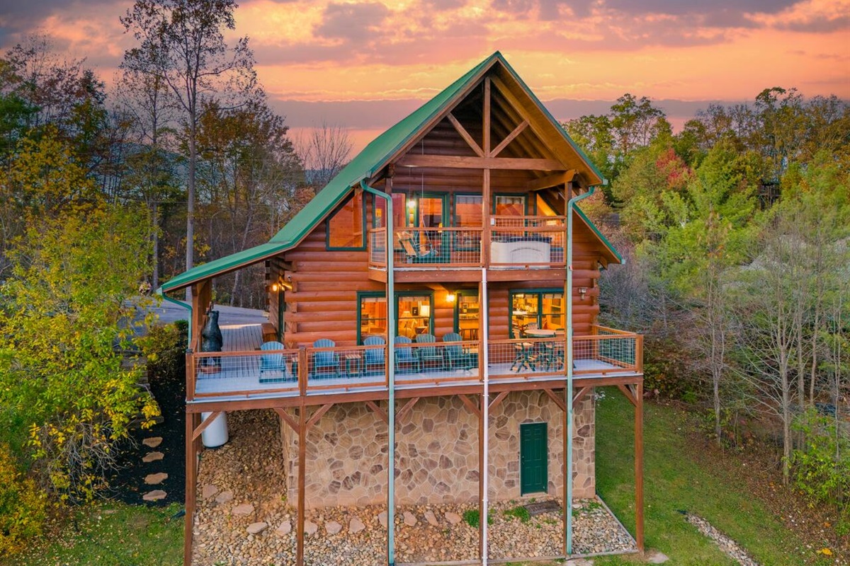 Cabin view as you are looking at the cabin side facing the Smoky Mountains