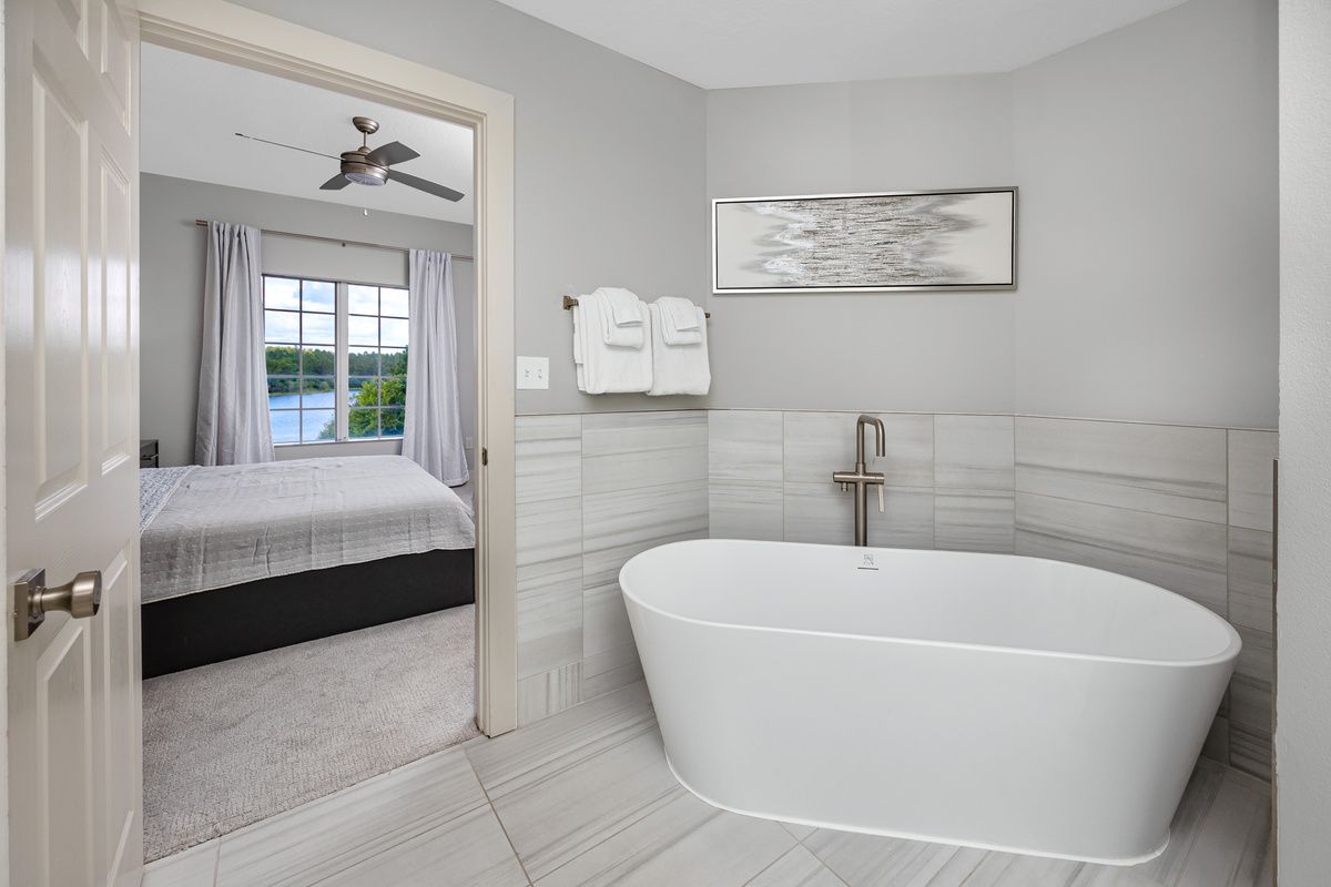 Soaking tub