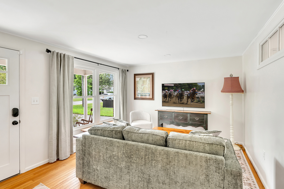 Living Room – Smart TV