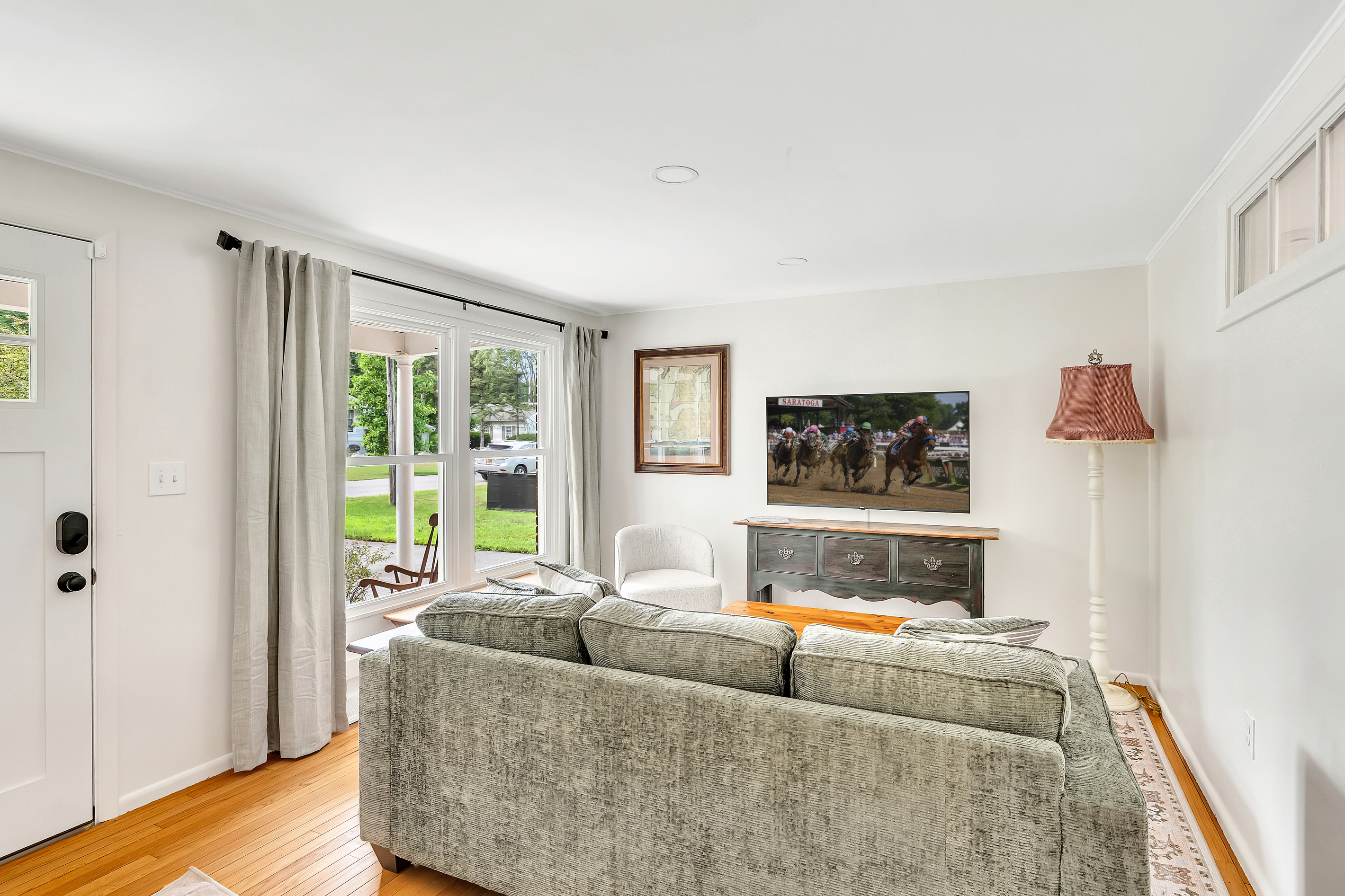 Living Room – Smart TV