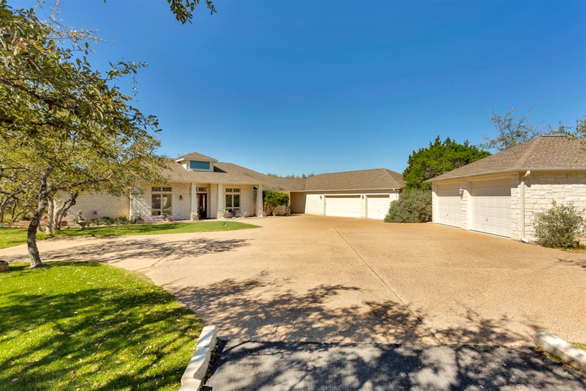 Ranch Home front with lots of parking area