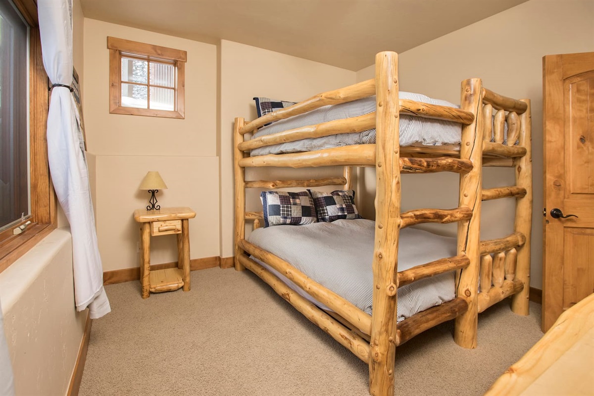 Lower level Queen-over-Queen bunk room