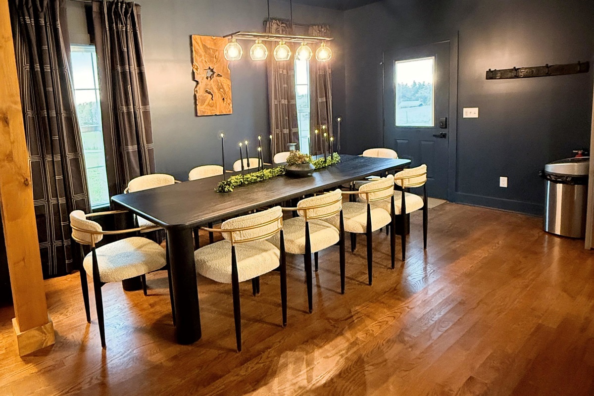 Gather and linger — a dining table designed for shared stories, private chef dinners, and bourbon-paired meals, with laughter that stretches well into the evening.