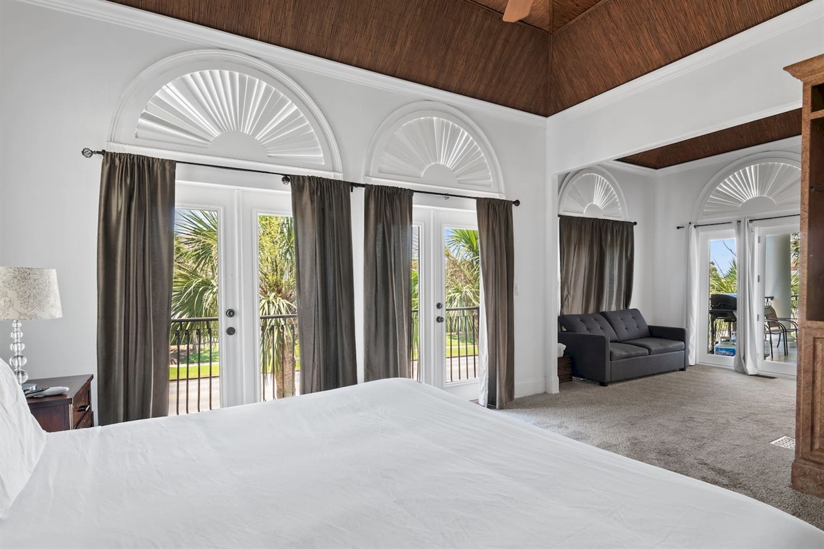 Direct access to two private balconies