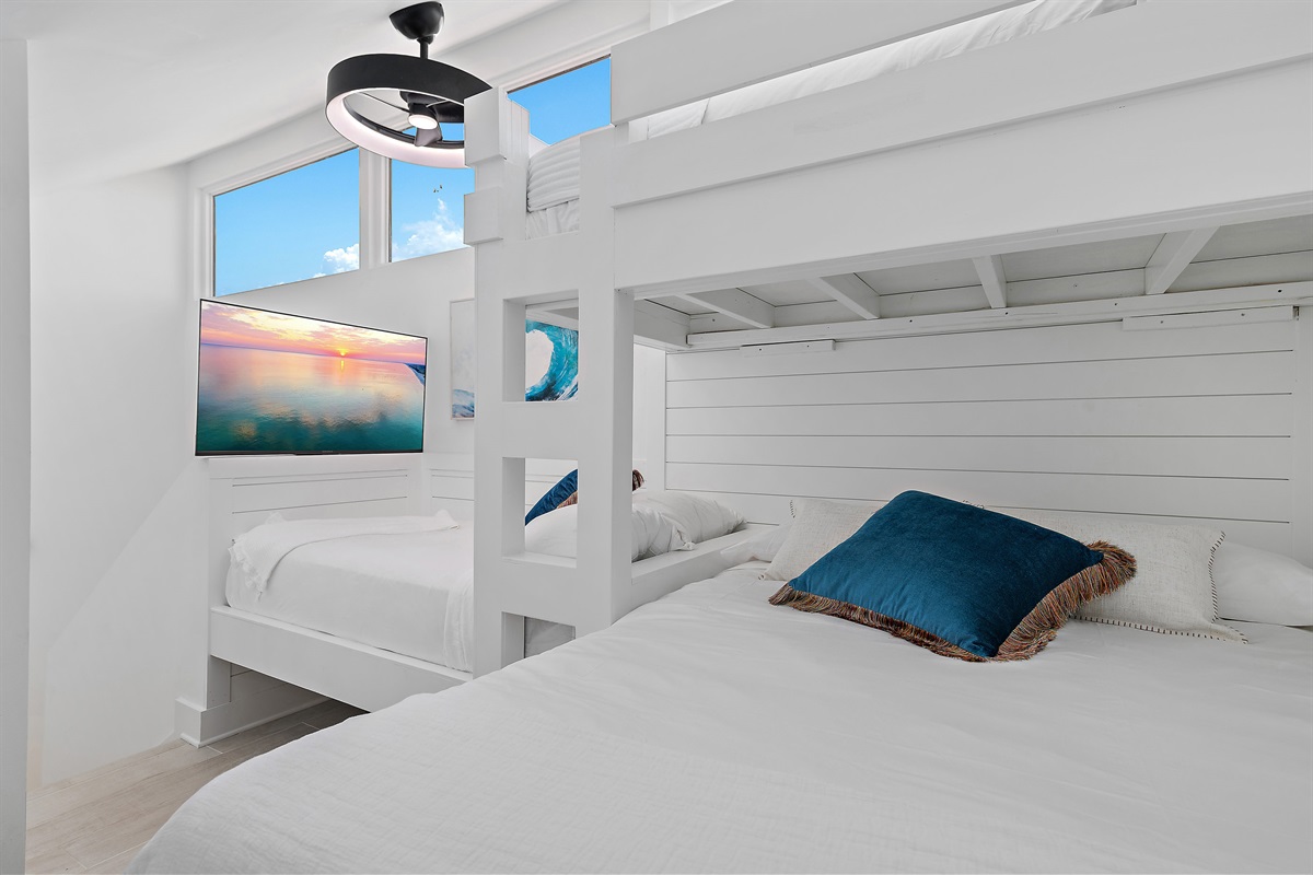 Bedroom 5: QUEEN + TWIN Bed (NO BUNK), access to Full Bathroom with Remodeled Shower + Smart Toilet/Bidet on 2nd Floor, Smart TV (Sleeps 3)