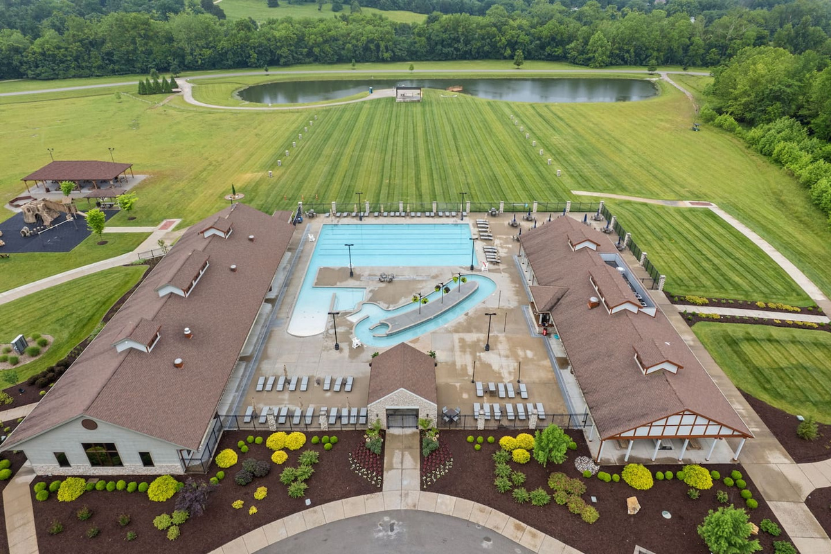 Charrette Creek Commons has a pool with a lazy river. There is a poolside eatery serving Sugarfire BBQ.