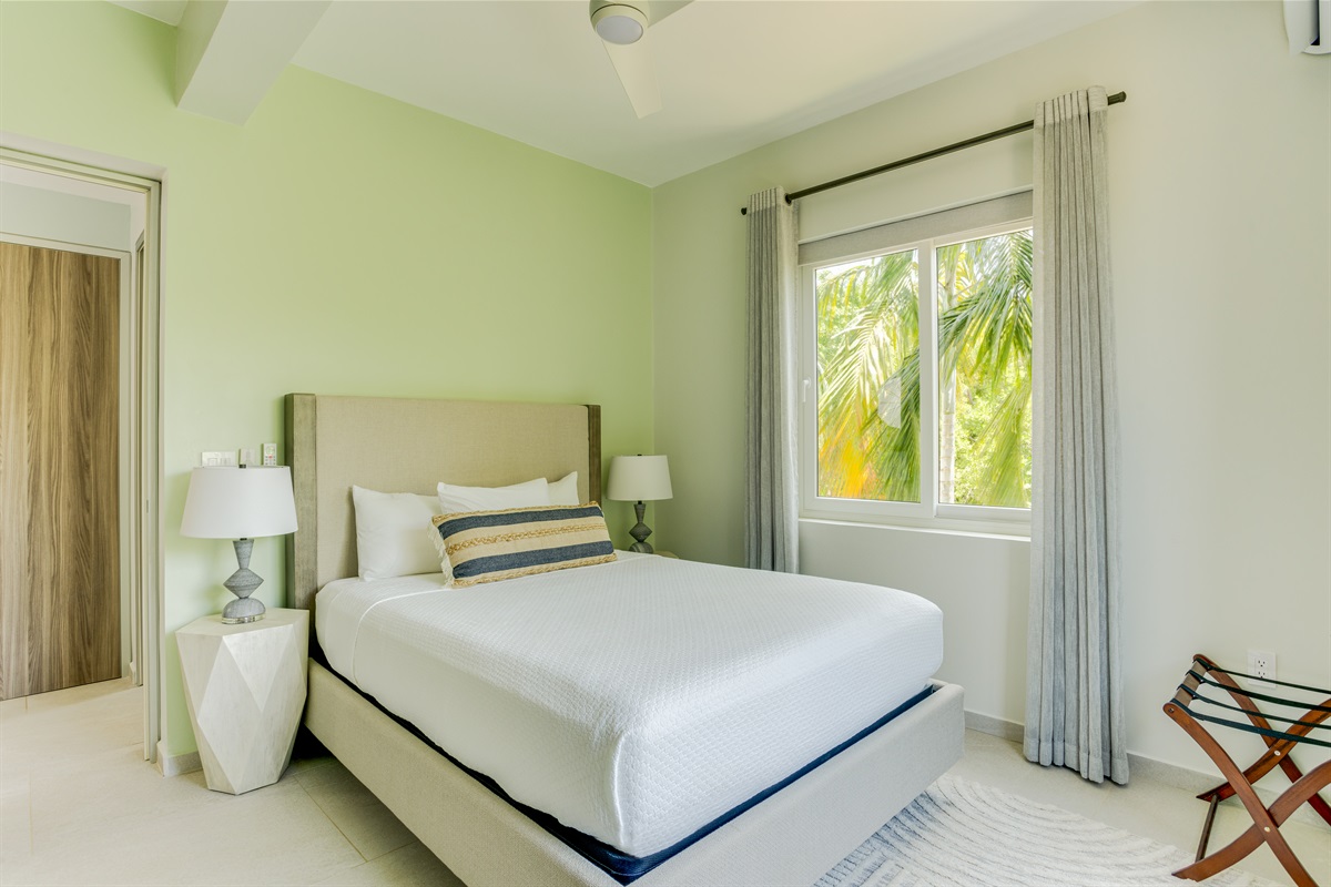 Bedroom 2: Queen Bed