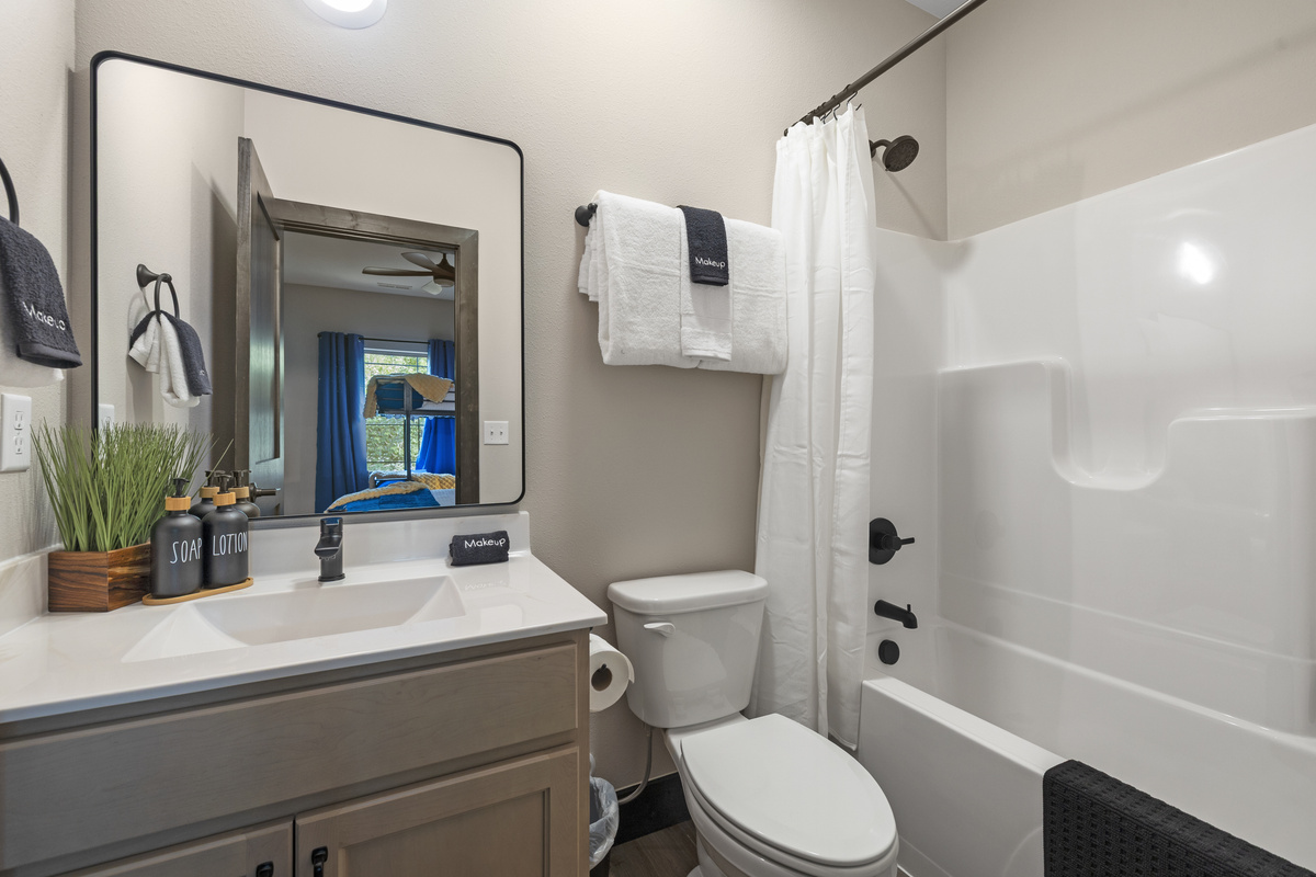 An ensuite with a tub-shower combo and fresh towels.
