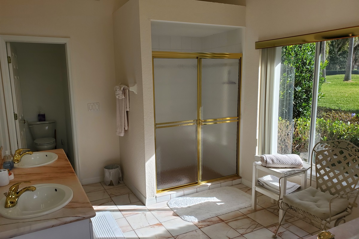 Master Queen bath