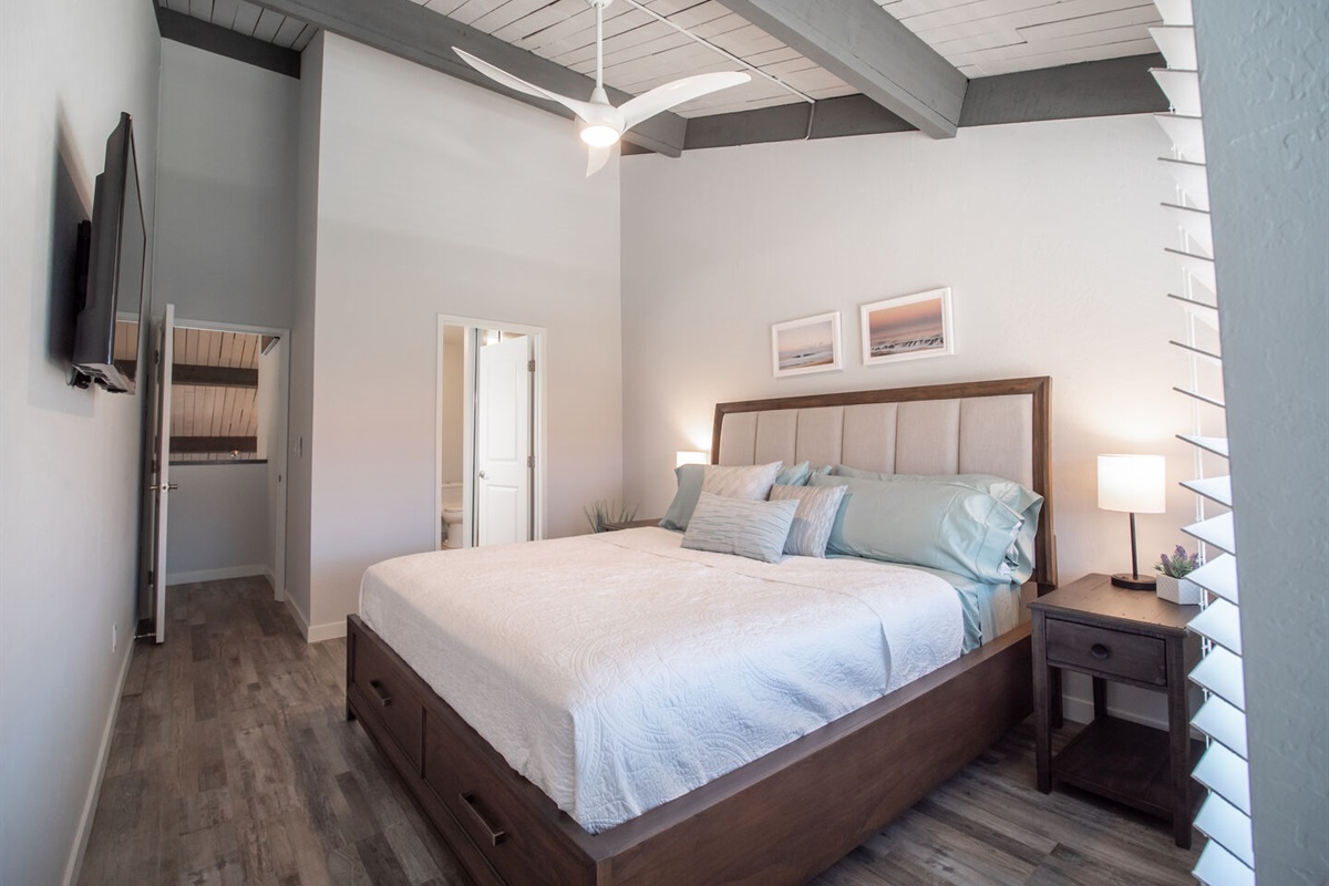 Master Bedroom Cal king-Bed Upstairs