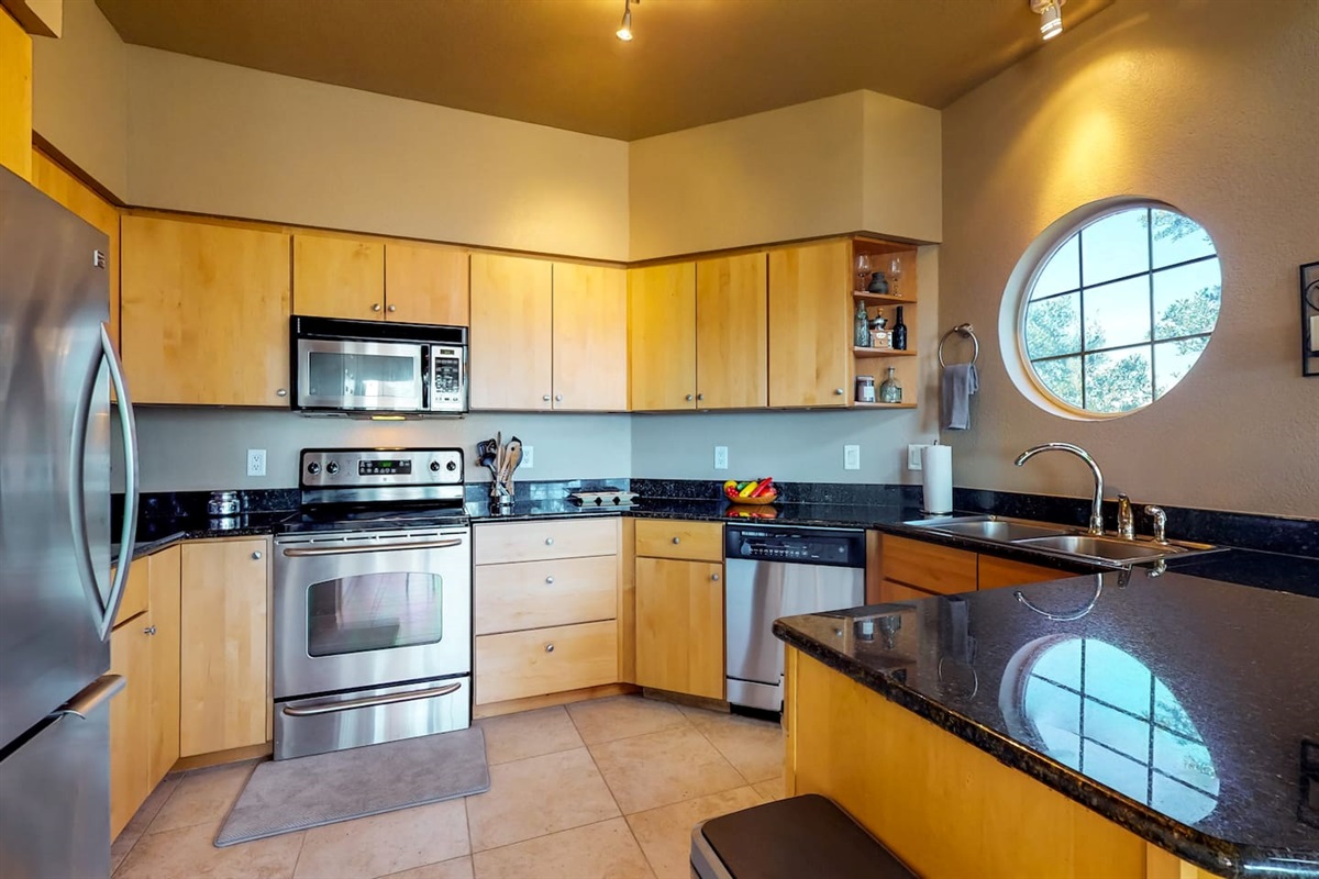 Large Fully Equipped Kitchen
