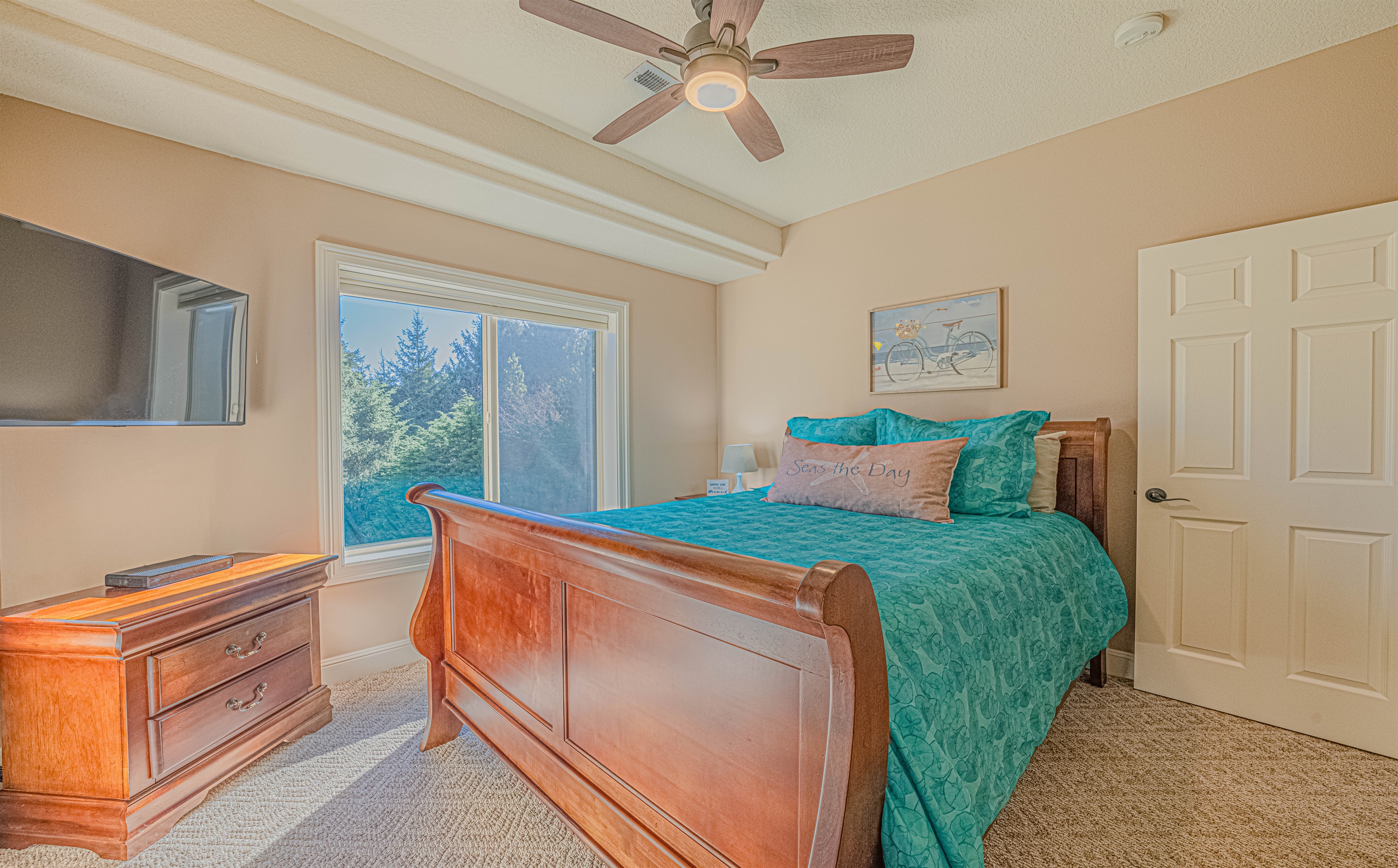 3rd bedroom w/50" TV, custom made duvet cover & 750 thread count Egyptian cotton sheets 