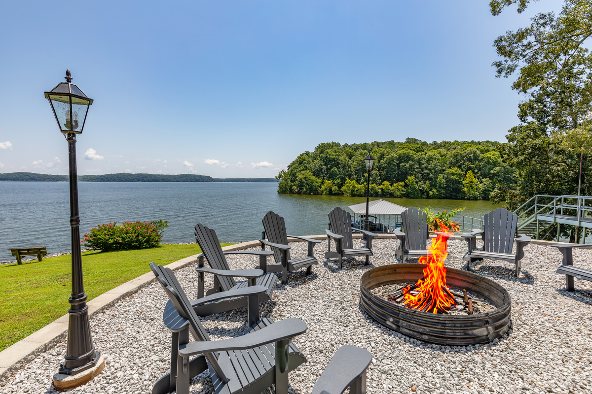 Gather around The View’s private lakefront firepit for conversation, s’mores, and memorable sunsets.