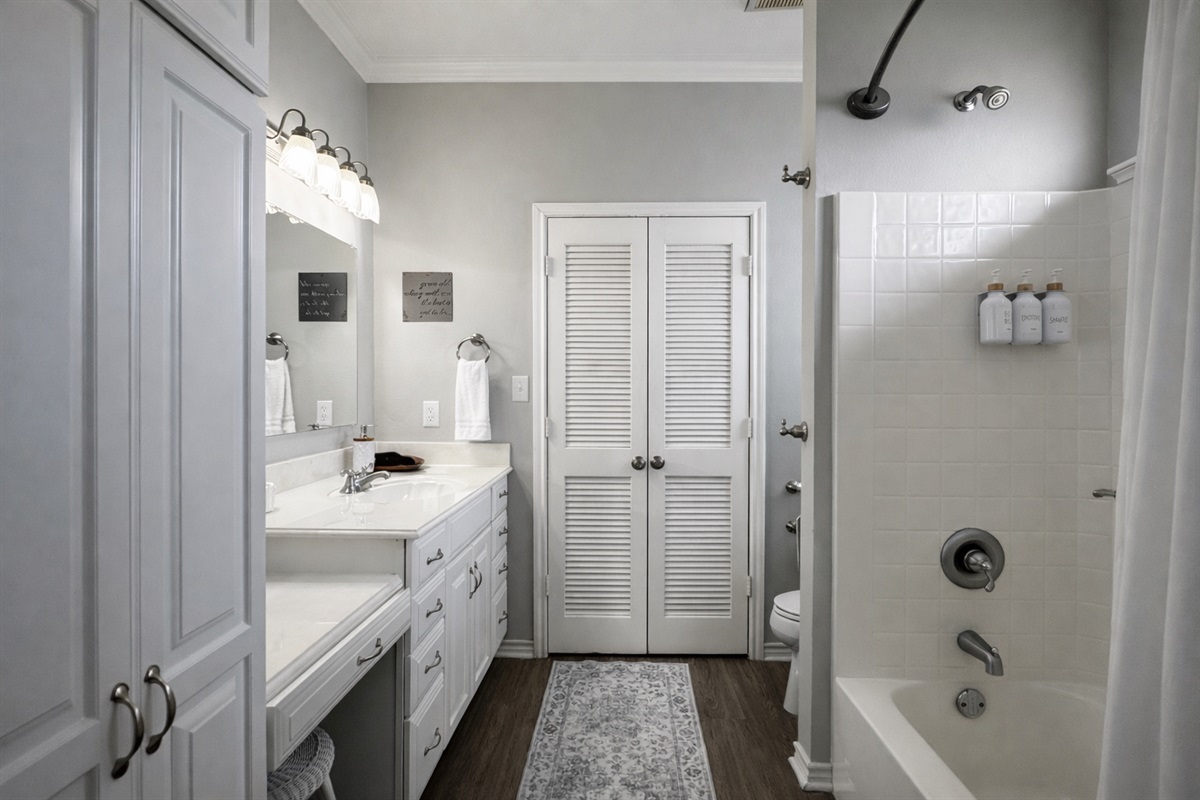 Primary bedrooms restroom