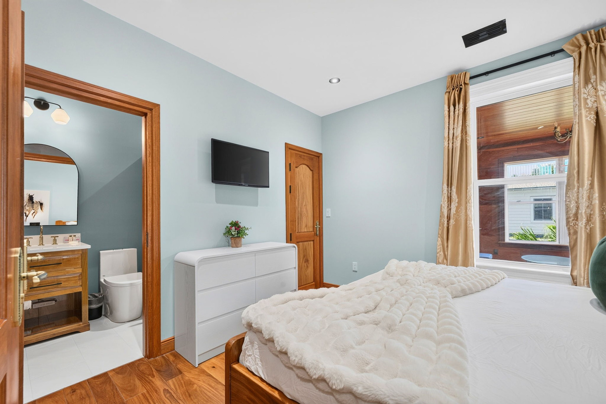3rd Floor Bedroom 5, King Suite | Rosewood Retreat | 2605 Palm Blvd, Isle of Palms, SC | IOP Escapes