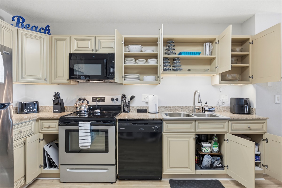 Many dishes and glasses provided!