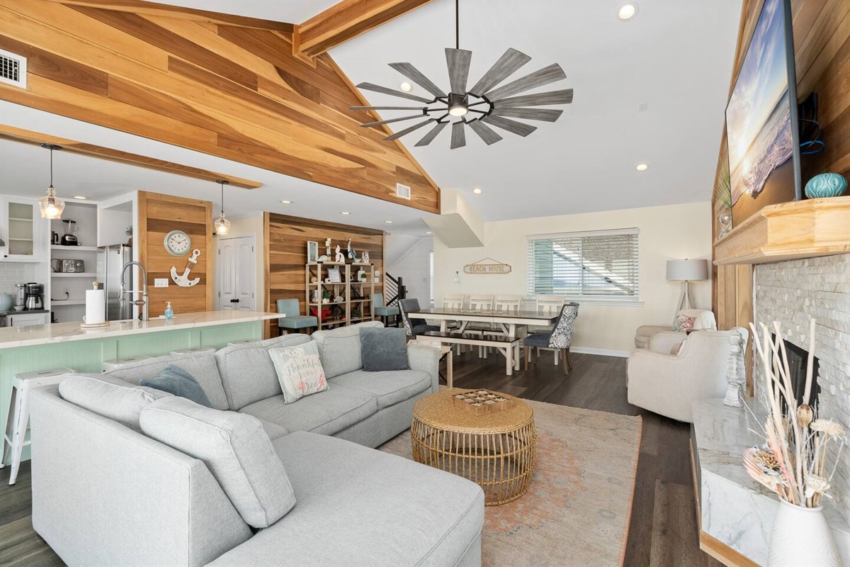 00ab8854c91b41bb943e589538e265fd Large | Beachhouse | Texas | TX | Vacation Homes | Galveston | Crystal Beach | Kokomo | Breezy Days | Beachfront Elegance | Sunrise Serenity | Southern Sands Property Management, LLC