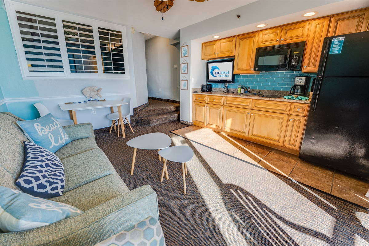 Living Room with Stunning Views🌊☀️