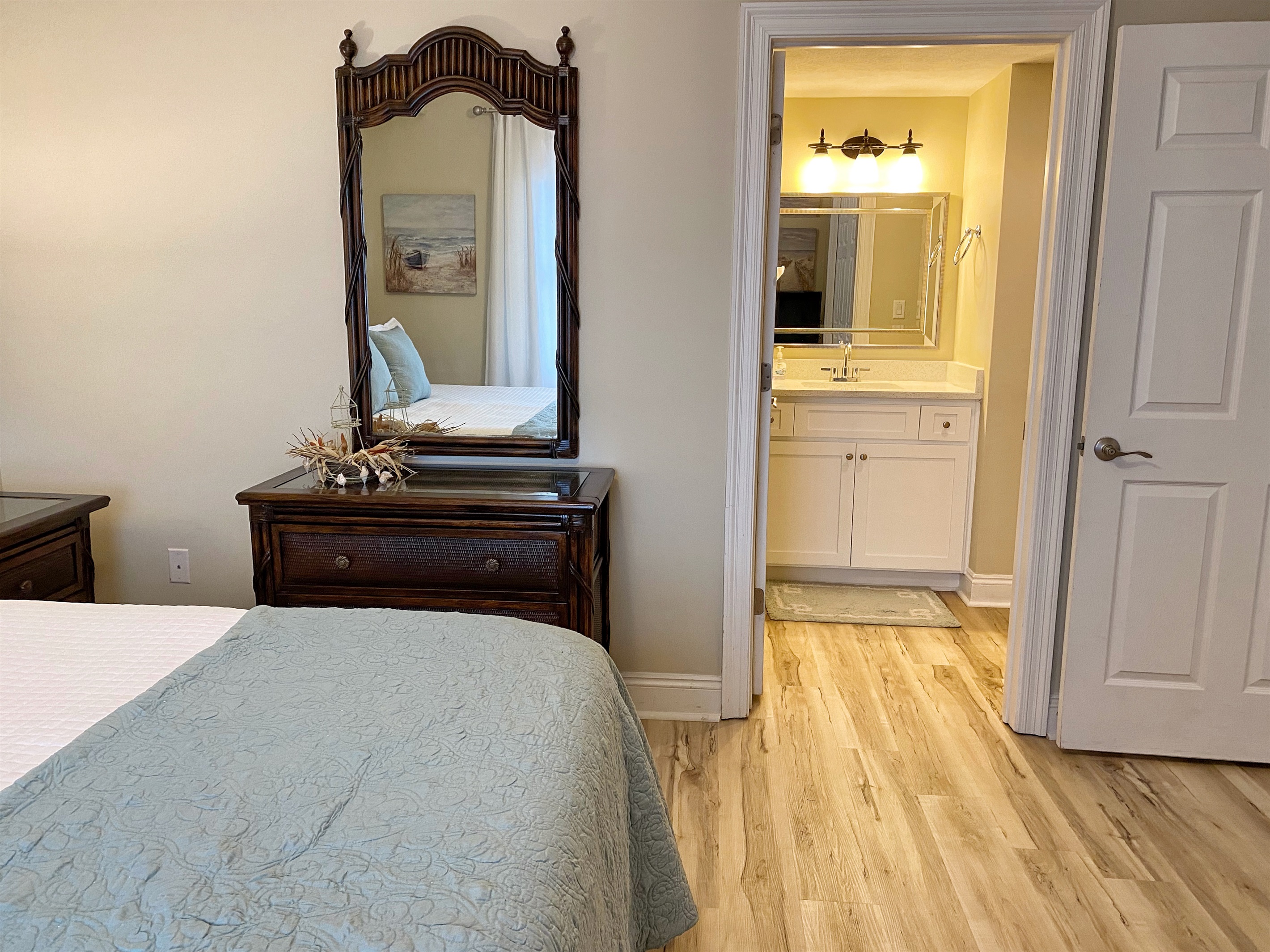 Guest king bedroom