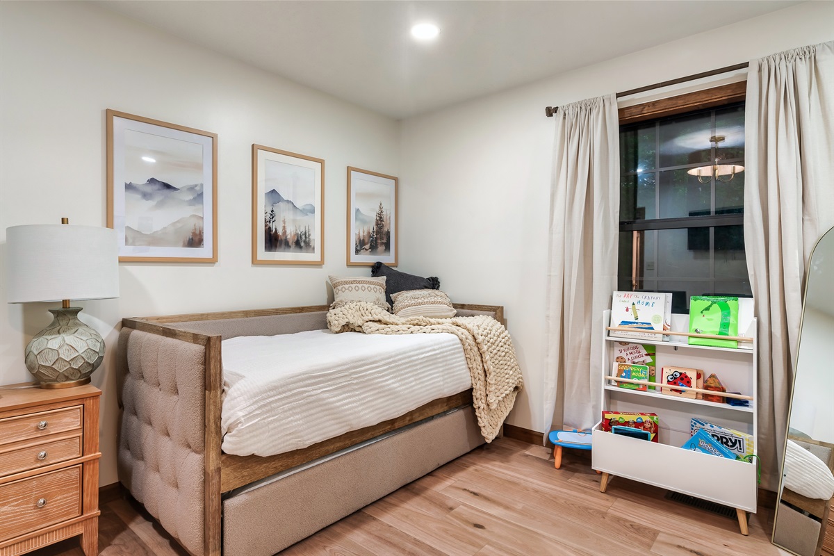 Downstairs daybed and trundle