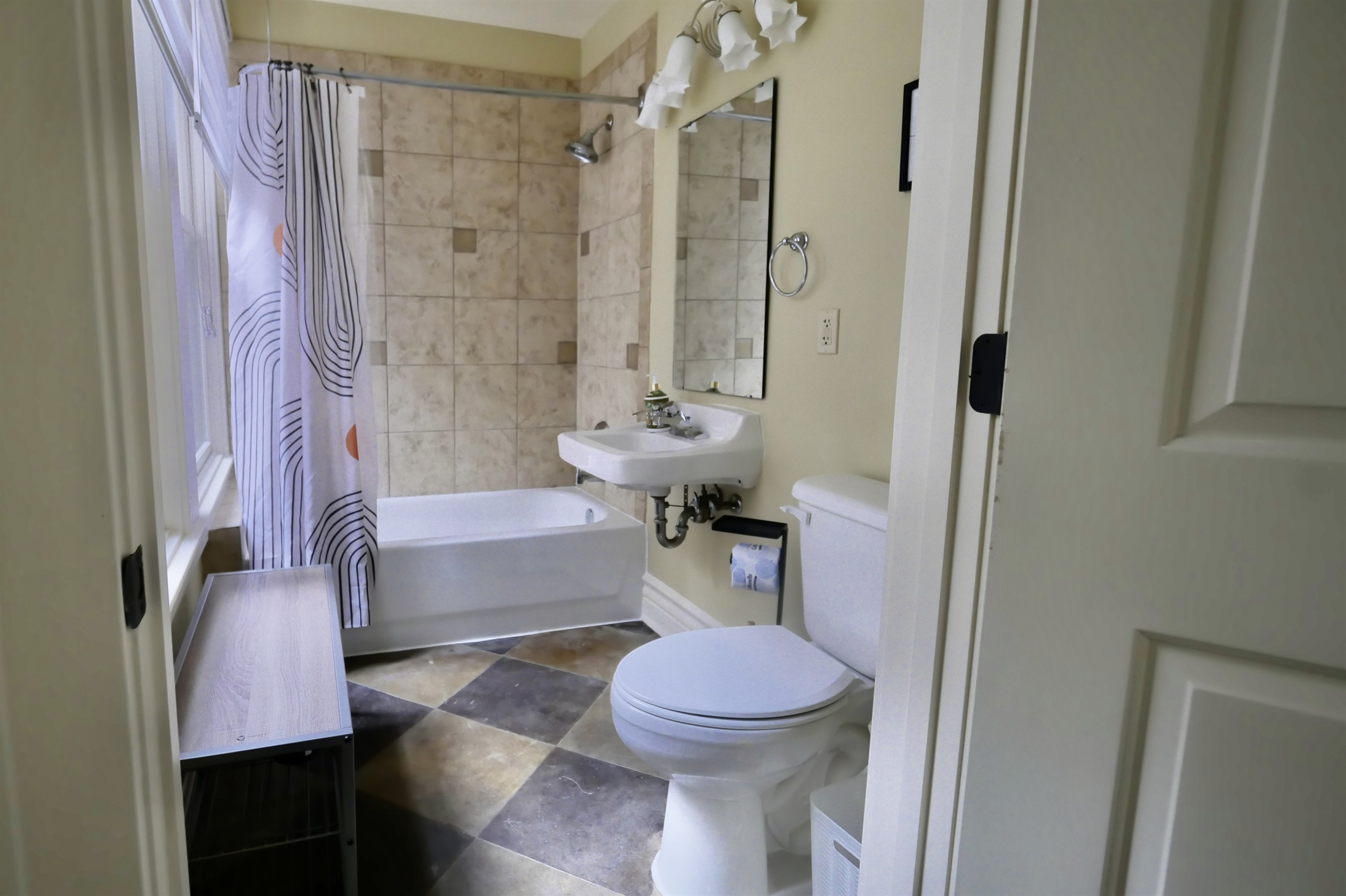 Full Bathroom with Tub