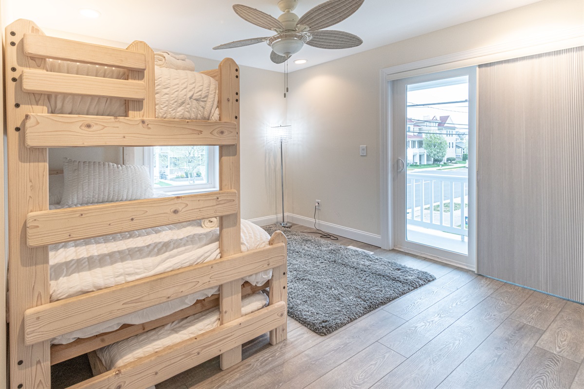 Bunk full/twin w/ trundle (sleeps 4)