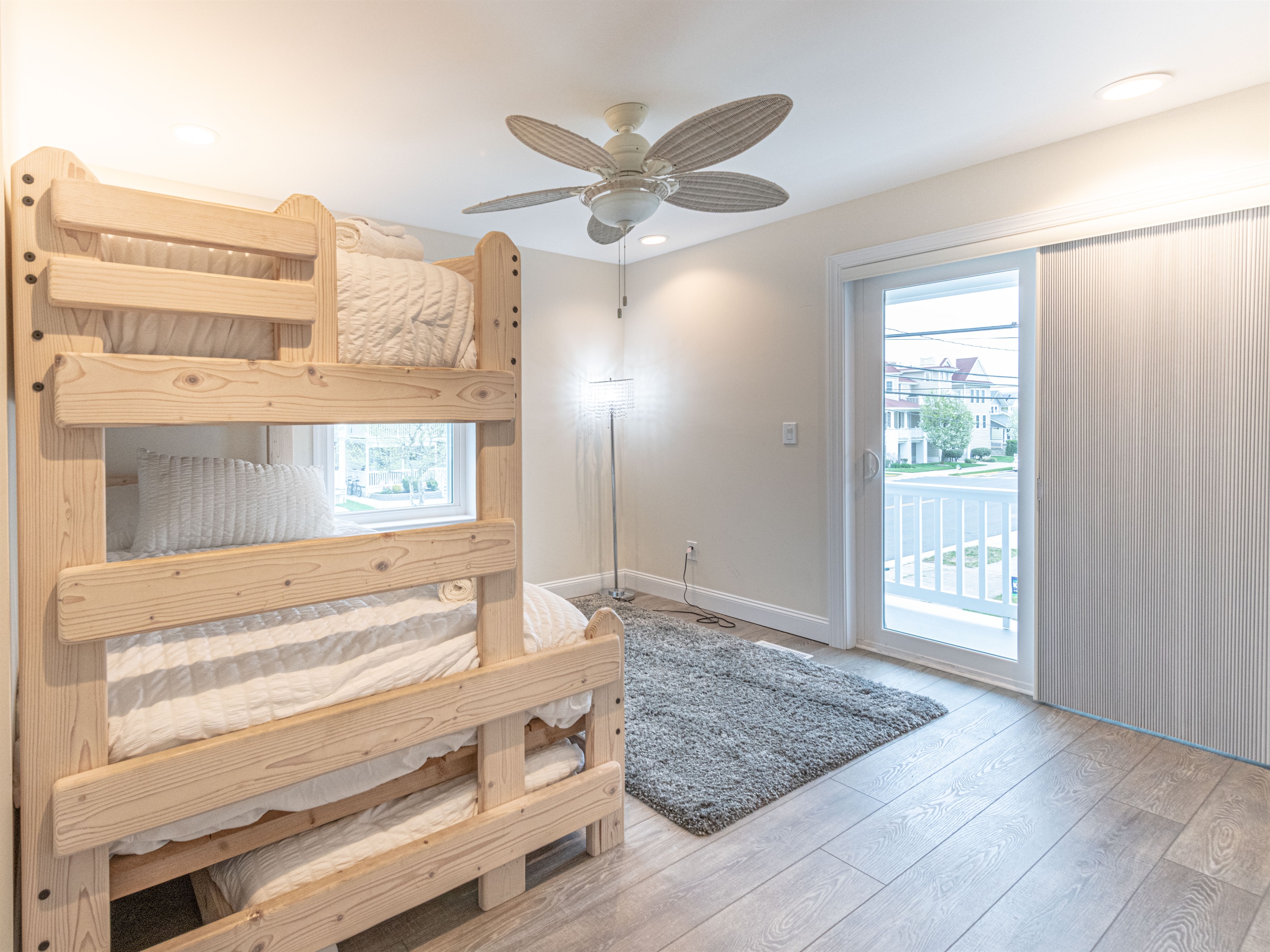 Bunk full/twin w/ trundle (sleeps 4)