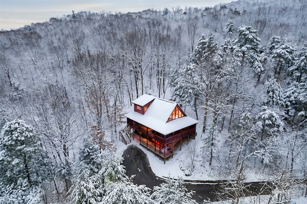 Escape to our secluded cabin in the Smoky Mountains with breathtaking views. Perfect for large families, the cabin offers a warm and inviting atmosphere, complete with modern amenities, to cre