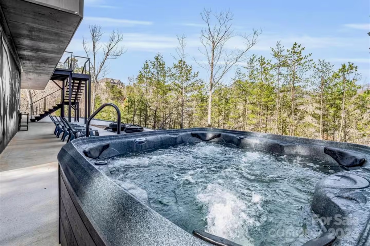 Hot Tub - House Amenities