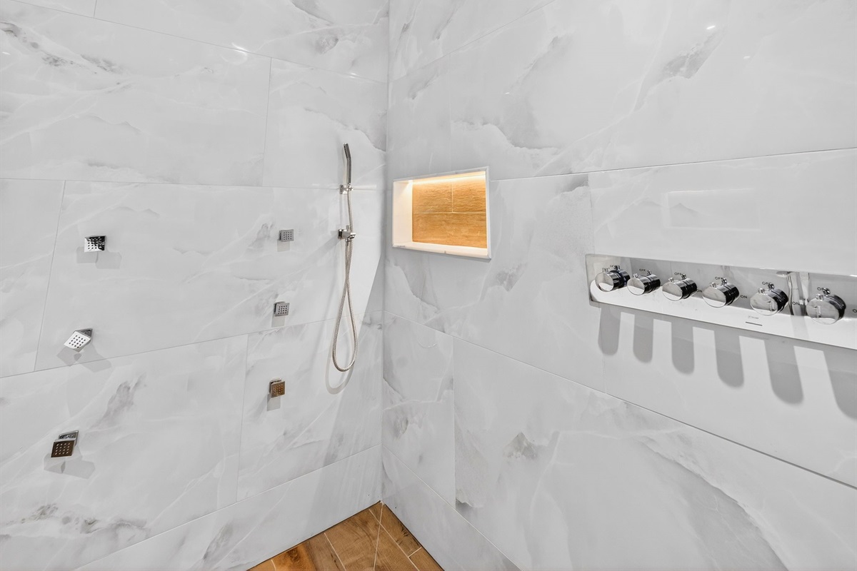 Ensuite Bath 3 | Rosewood Retreat | 2605 Palm Blvd, Isle of Palms, SC | IOP Escapes