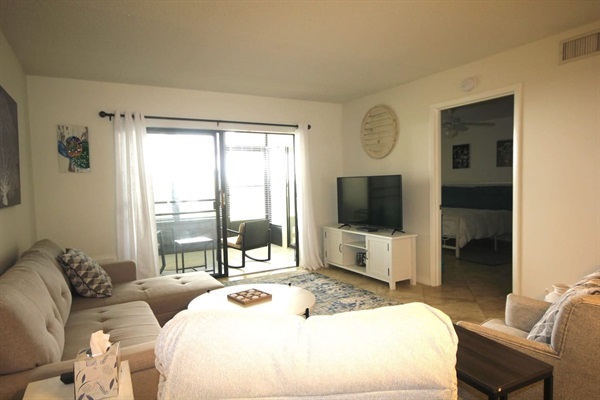 Living Room to Screened Lanai
