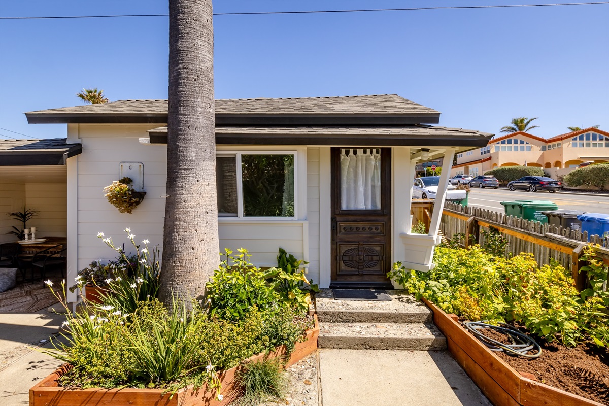(040) The Cottage at Cayucos Beachside Rentals Inc.