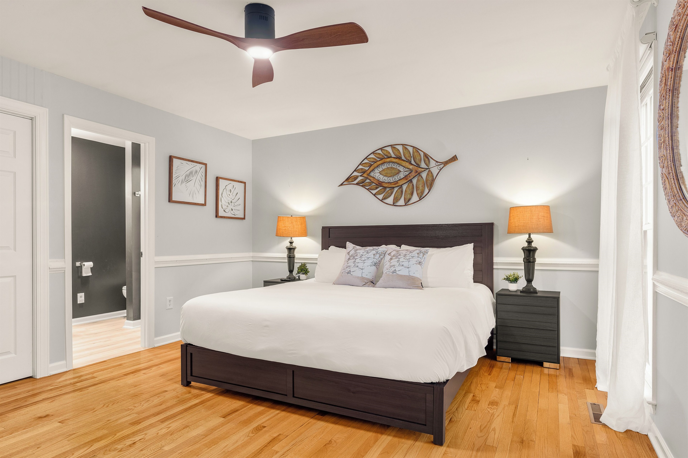 BR1: Main level king master with ensuite bathroom
