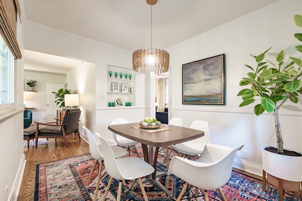 Dining room | seating for 6 + high chair