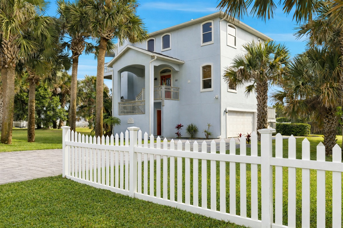 Parking for 5, trailer/boats welcome!