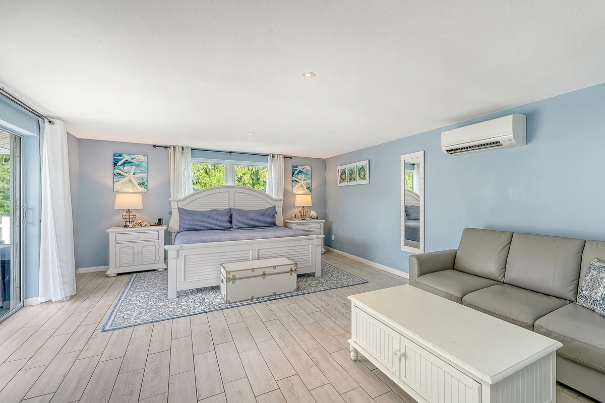 Primary Ensuite - King bed