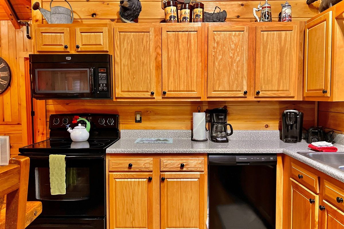 Fully stocked appliances and bakeware