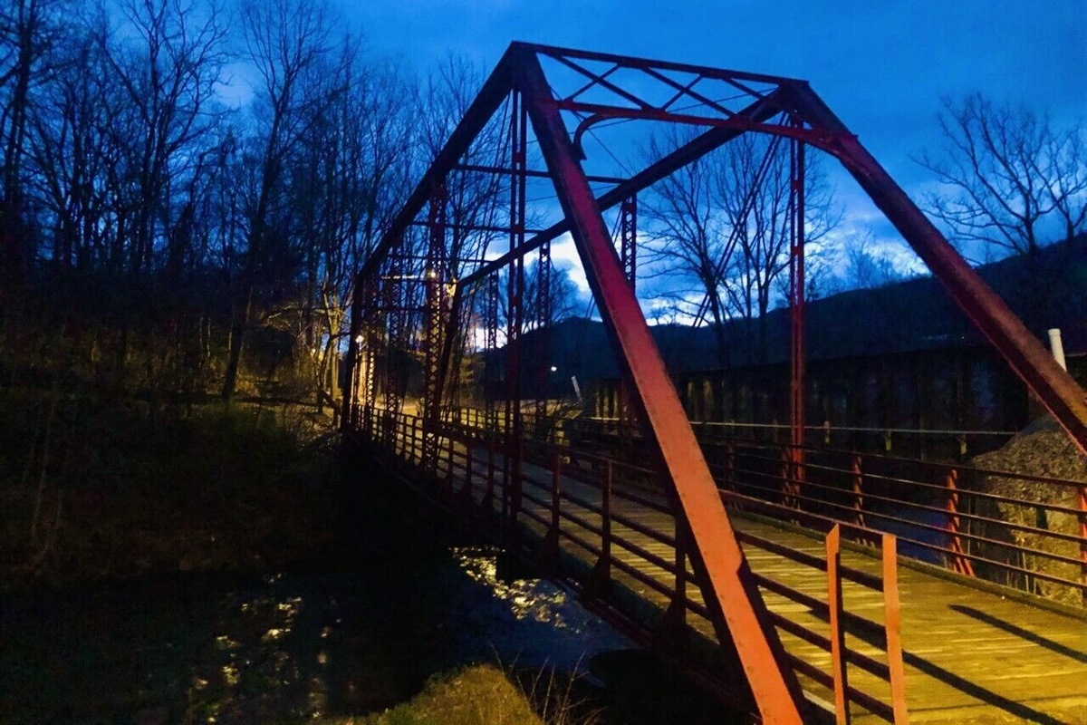 The red walking bridge in Hot Springs