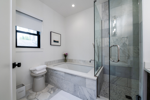 Soaking tub