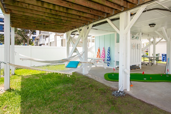2 Hammocks to enjoy the perfect ocean breeze, picnic table, as well as outdoor shower to rinse off after a great day at the beach.