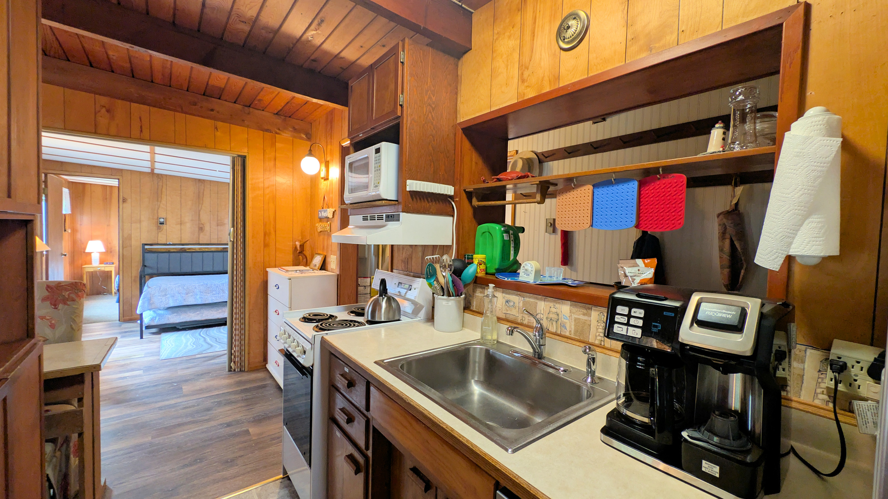 kitchen has dual brew coffee maker does pod & pot