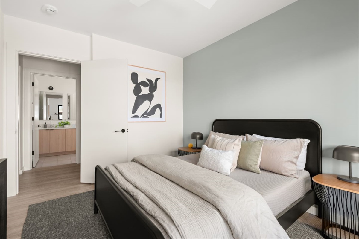 635_7th_Ave_S_306_int_18