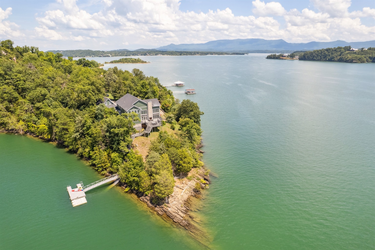 Home on a Peninsula with water on 3 sides and no close neighbors