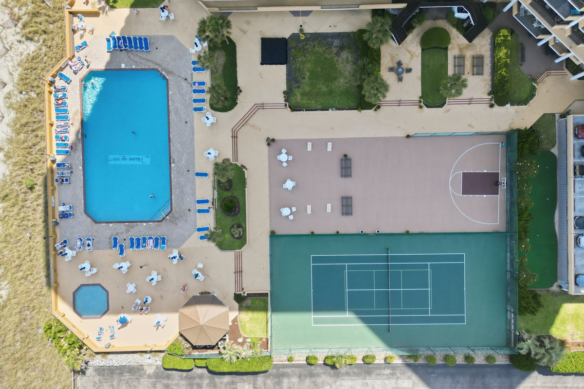 Oceanfront poo, tennis/pickleball courts, basketball and corn hole